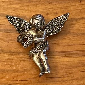 ❤️ Vintage Sterling Silver Marcasite Cherub Holding Heart